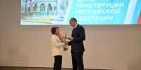 Денис Паслер вручил выдающимся свердловчанам государственные награды и паспорта в День Конституции Российской Федерации - МО Алапаевское